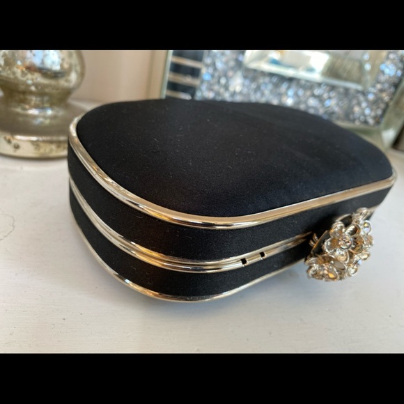 Vintage Style Hand Clutch - Picture 4 of 5
